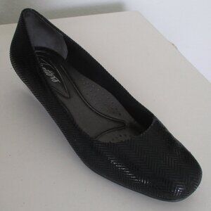 Trotters "Lauren" Womens Black Textile Herringbone 1.25" Wedge Loafer - Size 8M